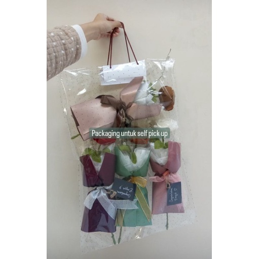 

Plastik Parcel untuk Buket (tidak dijual terpisah/hanya untuk pembeli buket di toko Magnolian)