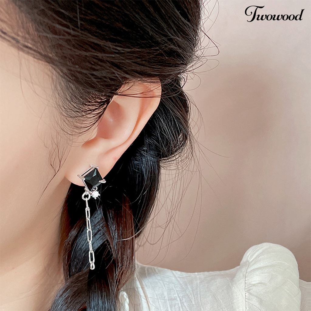 1 Pasang Anting Stud Rantai Rumbai Bahan Stainless Steel Warna Hitam Untuk Wanita