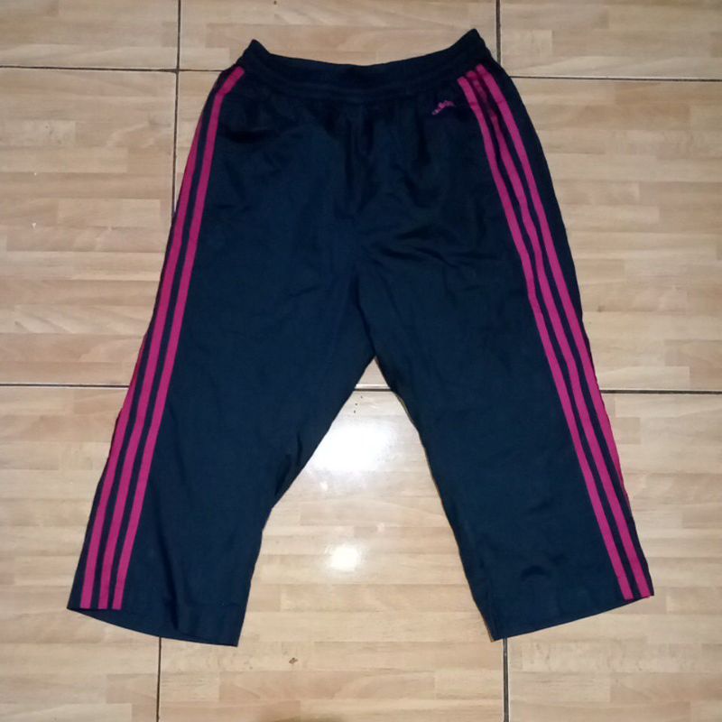 pl celana olahraga merek Adidas untuk usia 8-9 tahun