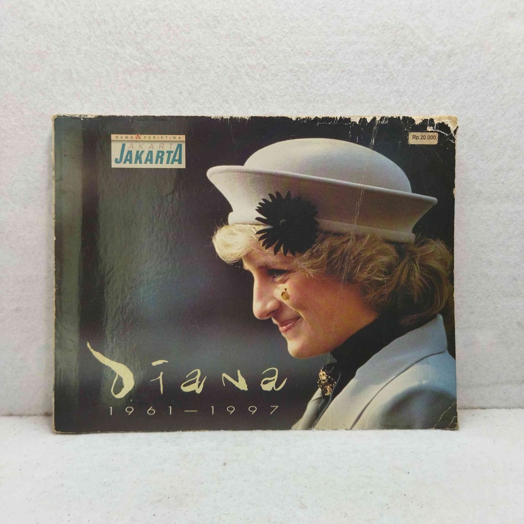 Lady Diana 1961 - 1997 - Nama dan Peristiwa Jakarta - Buku Biografi Foto