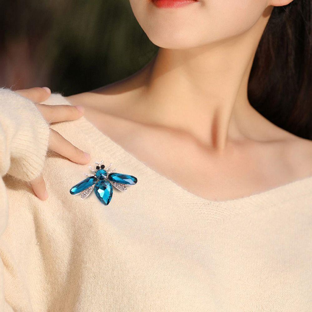 Agustina Wanita Bros Kreatif Elegan Ornamen Gaun Lebah Korsase Jas Berlian Imitasi Kristal Aksesori Pakaian