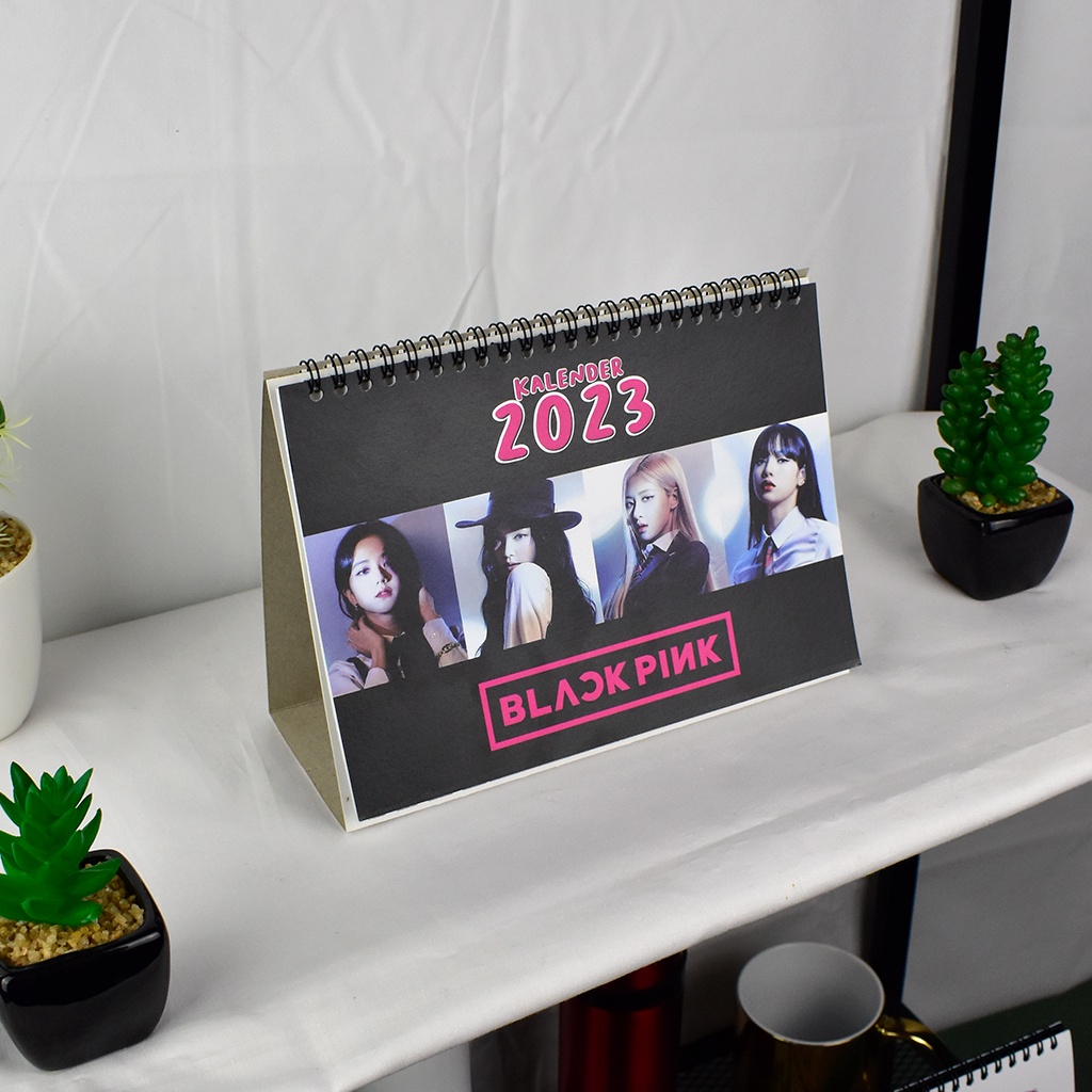 

Kalender Blackpink 2024 - Kalender Duduk 7 Lembar 2 Muka (Ready Stock)