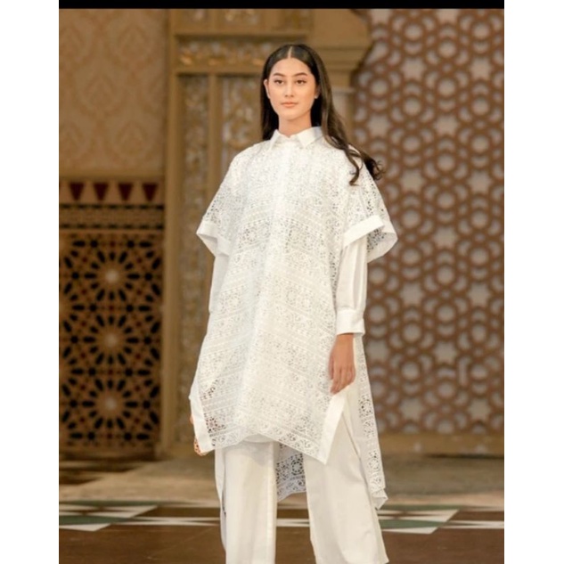 Benang Jarum Hannah Lace Outer - White (Preloved)