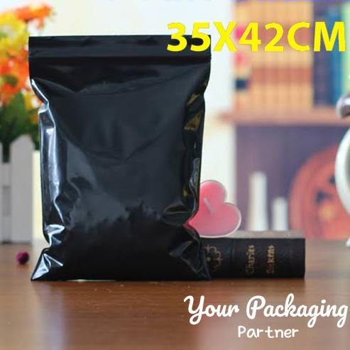

PLASTIK PACKING IMPORT POLYMAILER 35x42 +4 CM ORIGINAL TEBAL 40 MICRON - 35X42 HITAM PE
