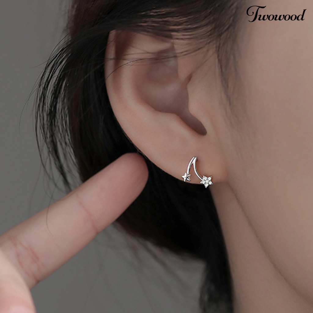 1 Pasang Anting Stud Berlian Imitasi Bentuk Bintang Bahan Tembaga Warna Silver Untuk Kencan