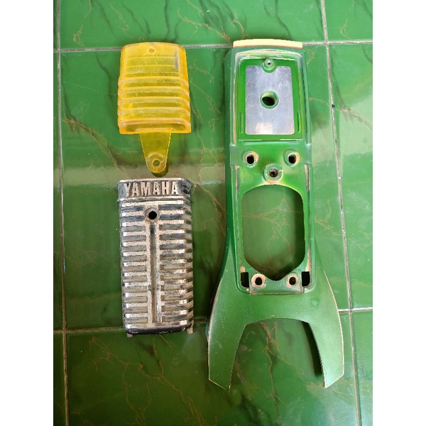 dasi depan Yamaha v80 hijau