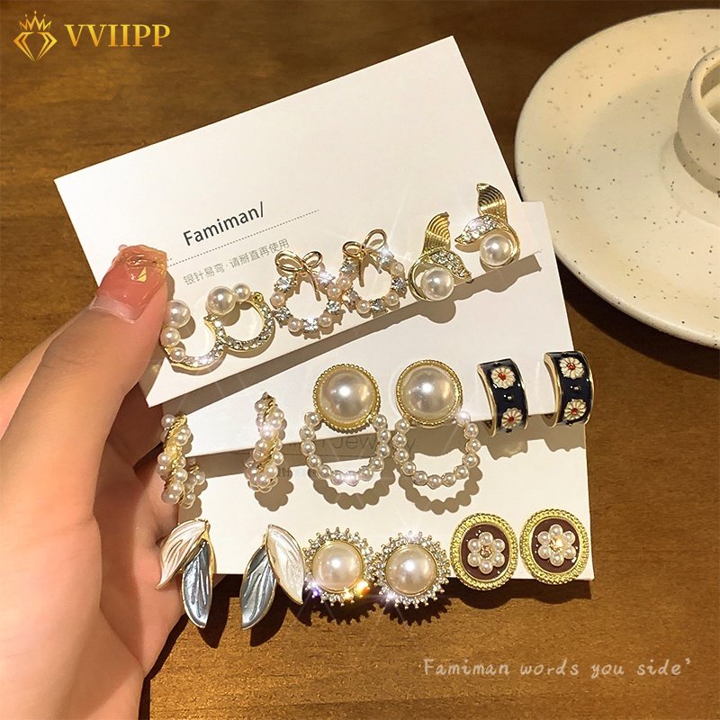 Set Anting Stud Desain Ekor Ikan Bunga Aksen Mutiara Kristal Warna Emas Untuk Wanita