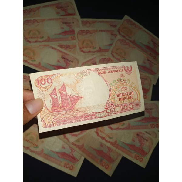 Uang kertas 100 rupiah pinisi