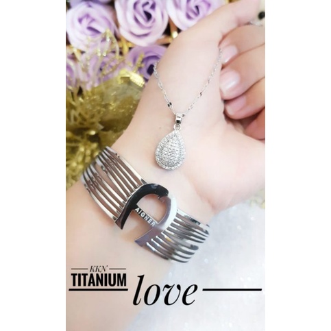 Set Titanium satu set cantik