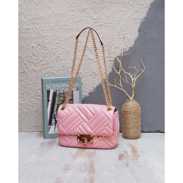 peyton medium shoulder flap carnation (authentic / original)