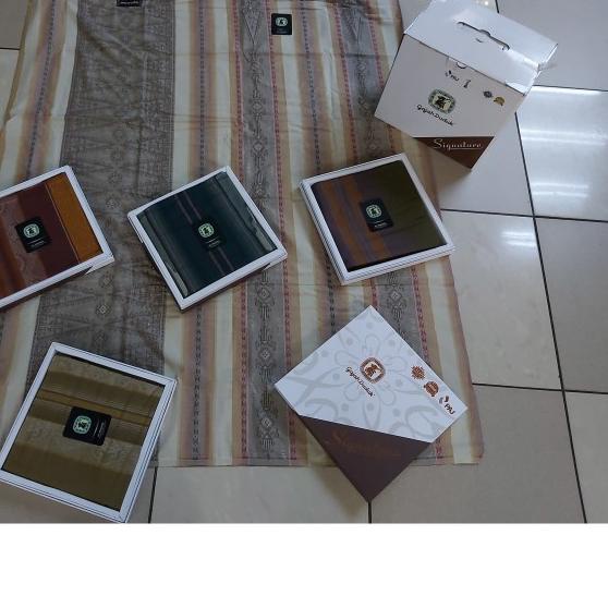 Sarung Gajah Duduk Signature