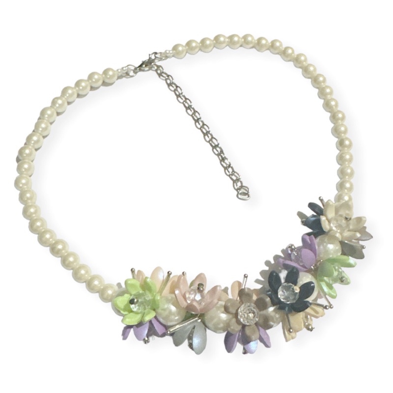Griselda Flowery Crystal Pearl Necklace Kalung Mutiara Kristal Panjang Kalung Hijab Korea Bunga Kelopak