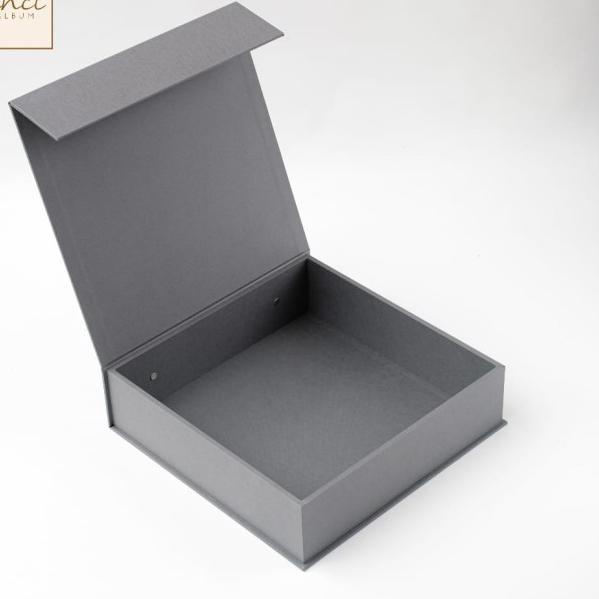 

kotak kado souvenir uk 30x30x8cm Abu-abu