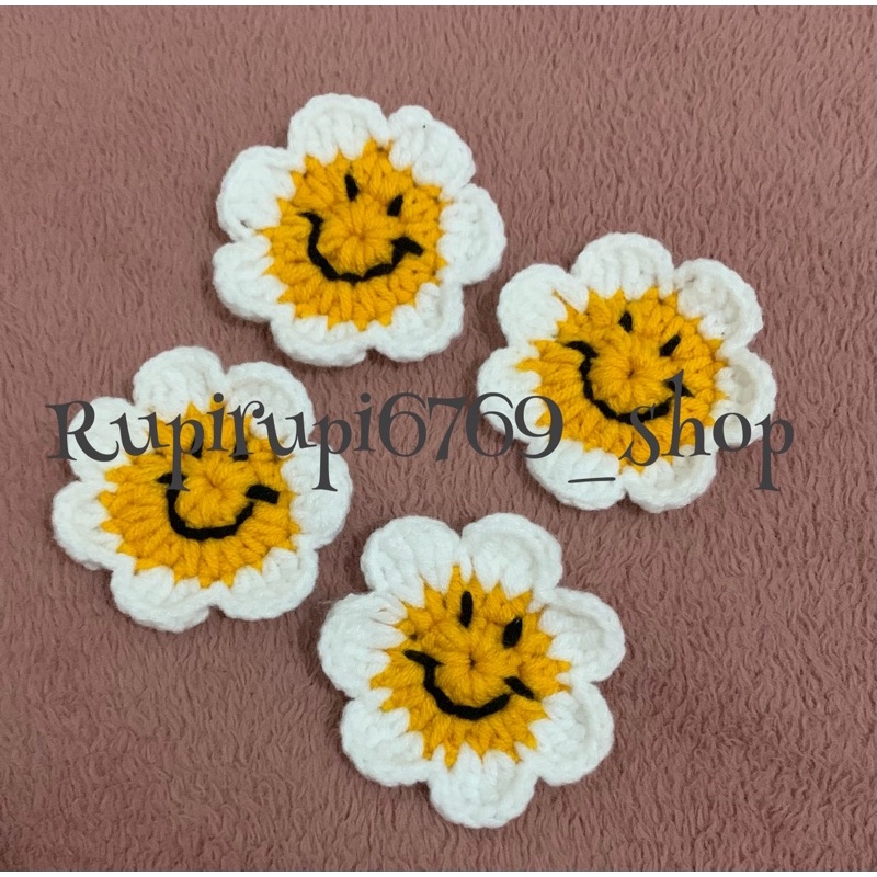 aplikasi bunga smile rajut lbh kurang diameter 6cm, warna bisa request