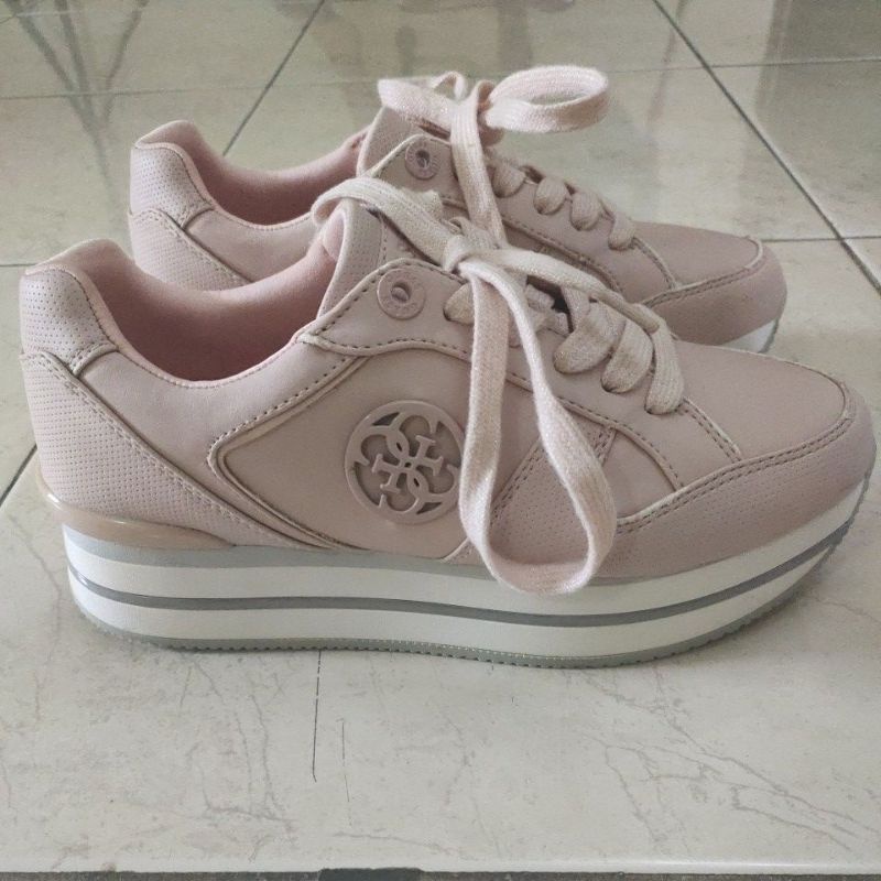 SALE Preloved sepatu Guess Original store(keep)