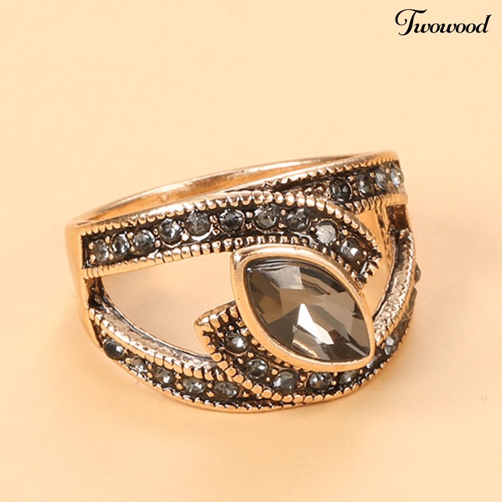 Cincin Wanita Model Hollow Out Bahan Cubic Zirconia Gaya Vintage Untuk Pernikahan