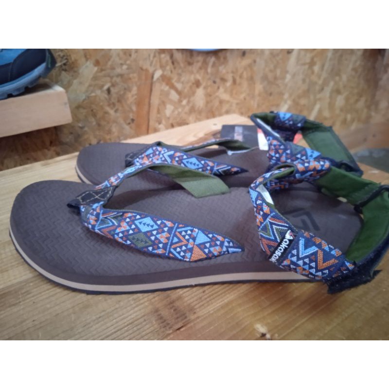 Sandal Gunung Akasaka Assena