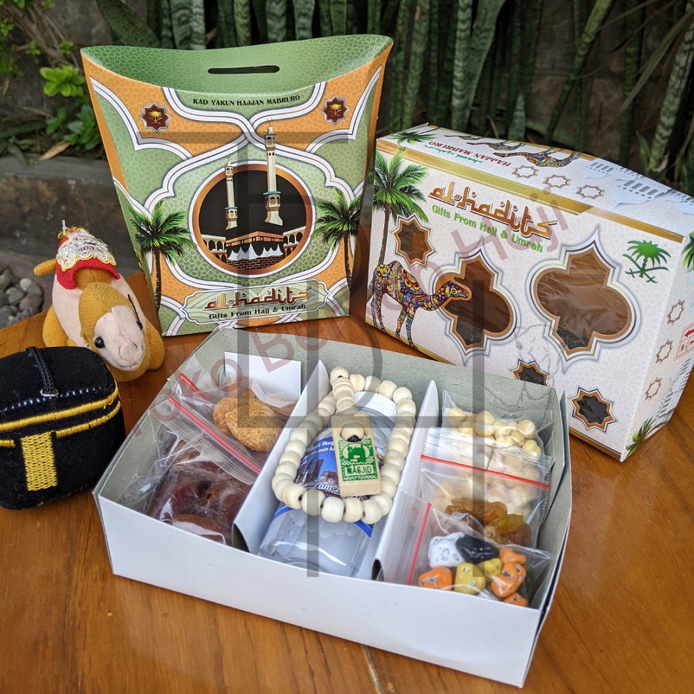 Paket Oleh oleh Haji dan Umroh Lengkap Air Zamzam Original + Kacang Almond + Coklat Kerikil + Tasbih