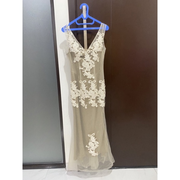 Gaun pesta gold tile