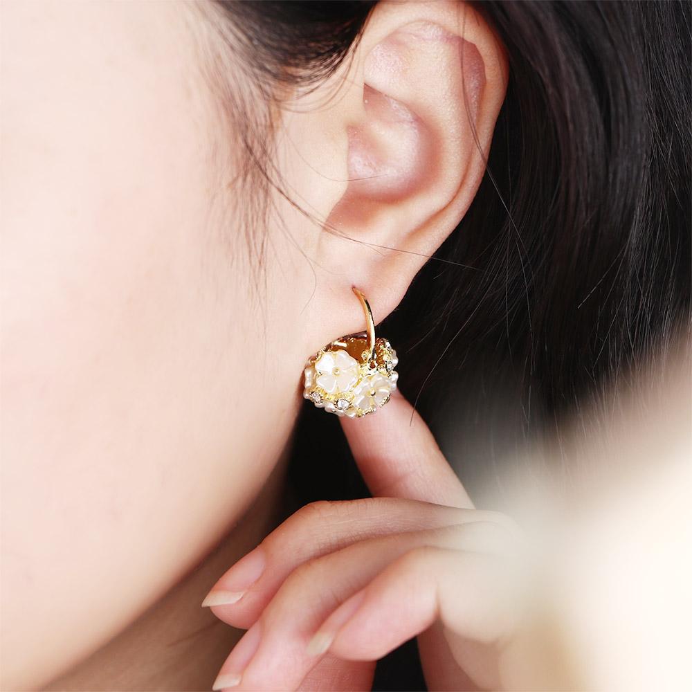 Needway Menjuntai Anting-Anting Kreatif Gadis Hadiah Anting-Anting Liontin Keranjang Bunga Daisy Tembaga Wanita Anting-Anting