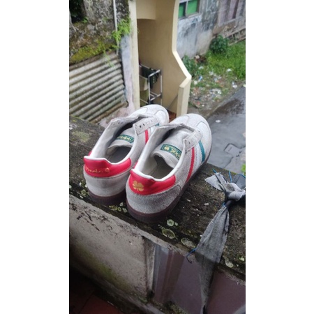 Adidas st patrick beige