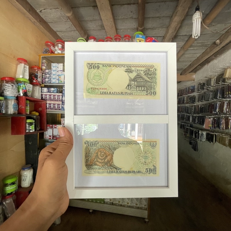 koleksi pajangan dinding uang kertas lama