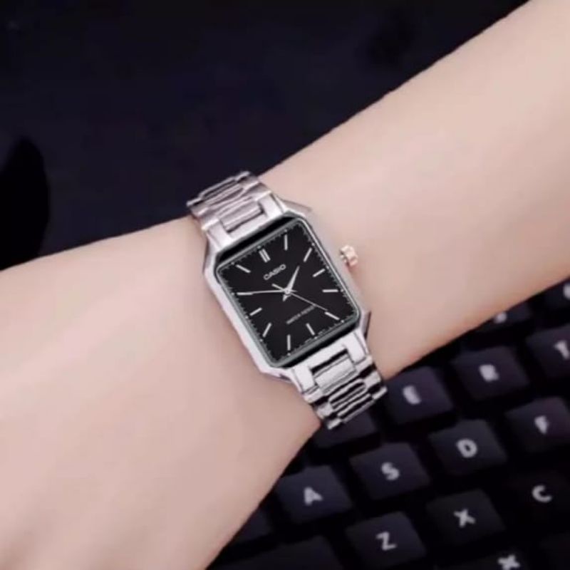 Jam Tangan Cewek Persegi Panjang Strap Rantai Free Batrai Cadangan Jam Tangan Kasual Wanita Hitam, Silver, Silver Hitam Quart Analog Import | Jam Tangan Fashion Cewek Water Resistant COD Murah Jam Tangan Kasual Wanita Persegi Panjang