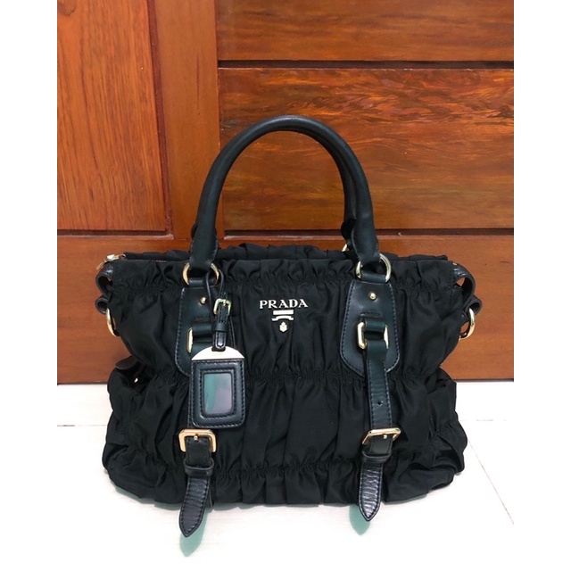 preloved tas prada authentic