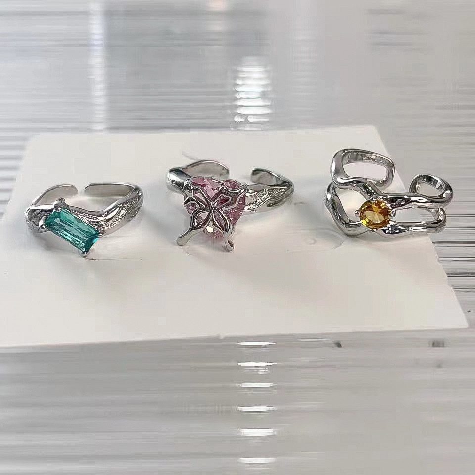 Cincin Model Terbuka Bahan Alloy Desain Kupukupuhati Hias Zircon Imitasi Gaya Trendy Untuk Wanita