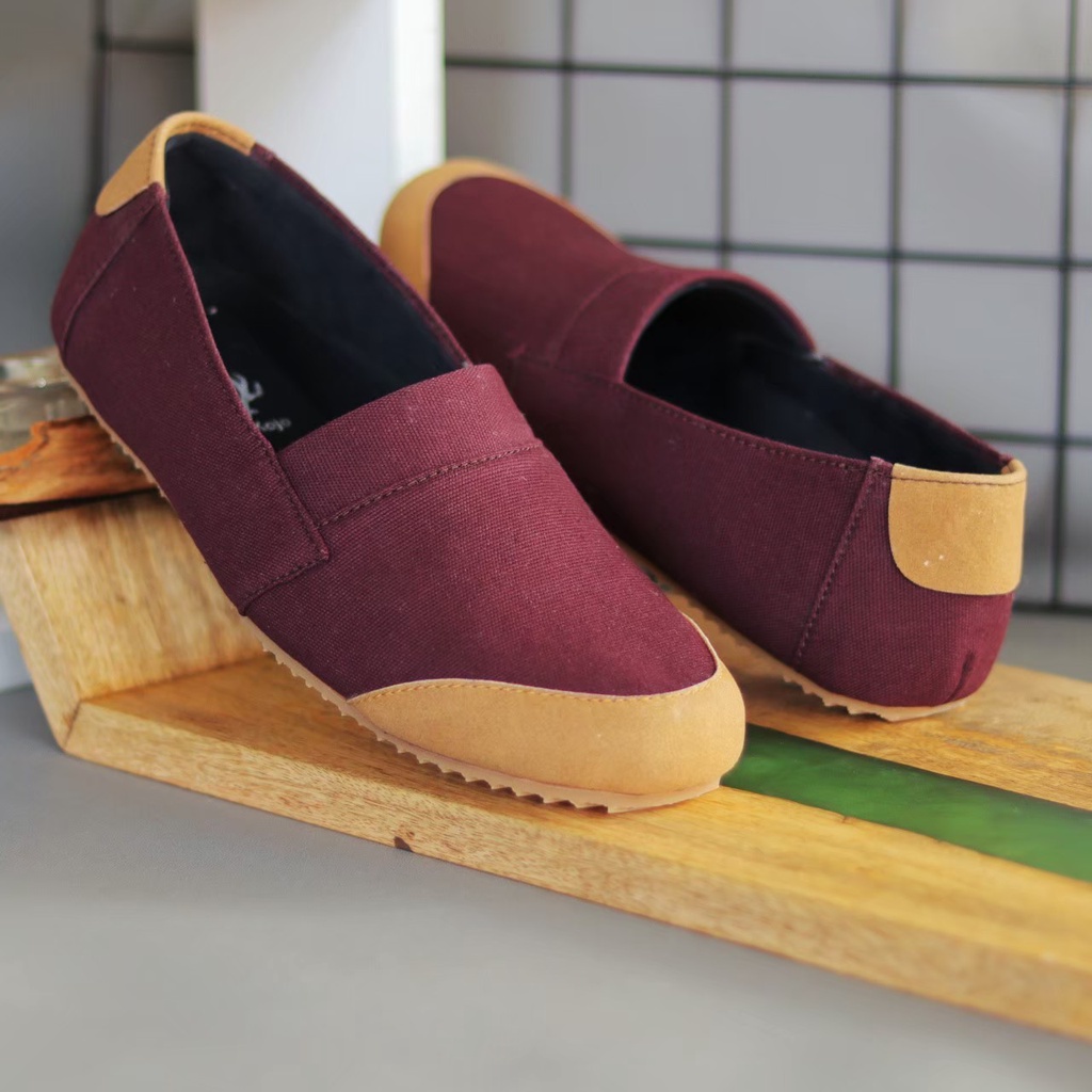 Sepatu Casual Slip On Pria Kanvas Premium Cowok Kasual Santai Nongkrong Travelling Trandy