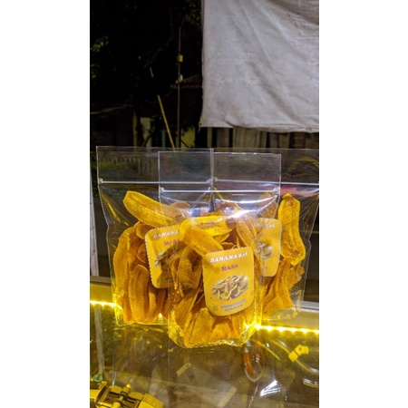 

keripik pisang dan keripik talas enak renyah dan gurih pastinya isi 110 gram-250 gram