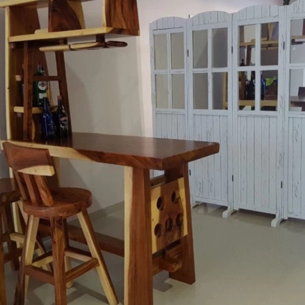 MEJA MINI BAR BOX KAYU TREMBESI SAUR - FINISHING