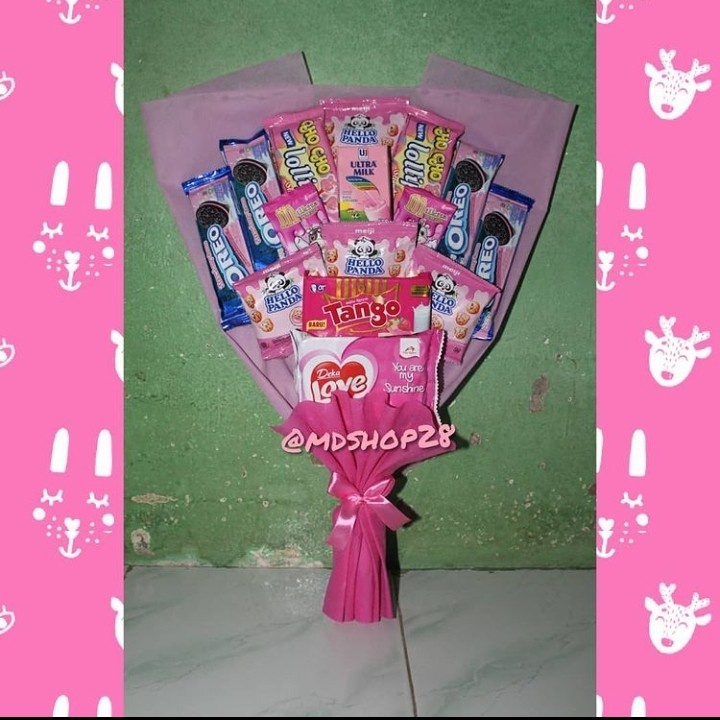 

Bucket Snack Wisuda Serba Pink