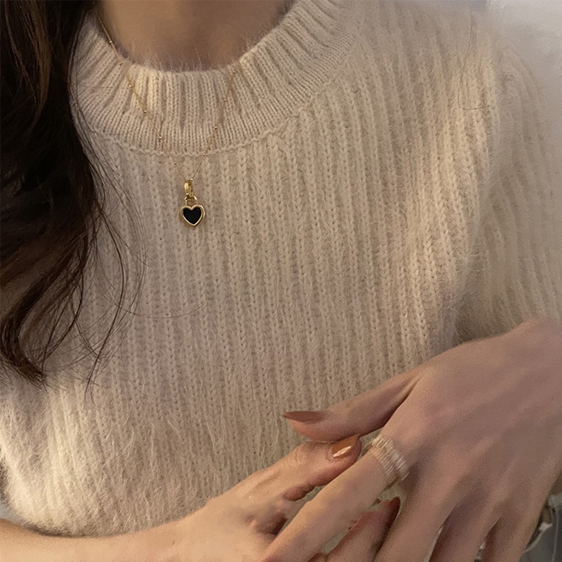 Kalung Rantai Tipis Dua Sisi Dengan Liontin Hati Warna Hitam Dan Putih Untuk Wanita