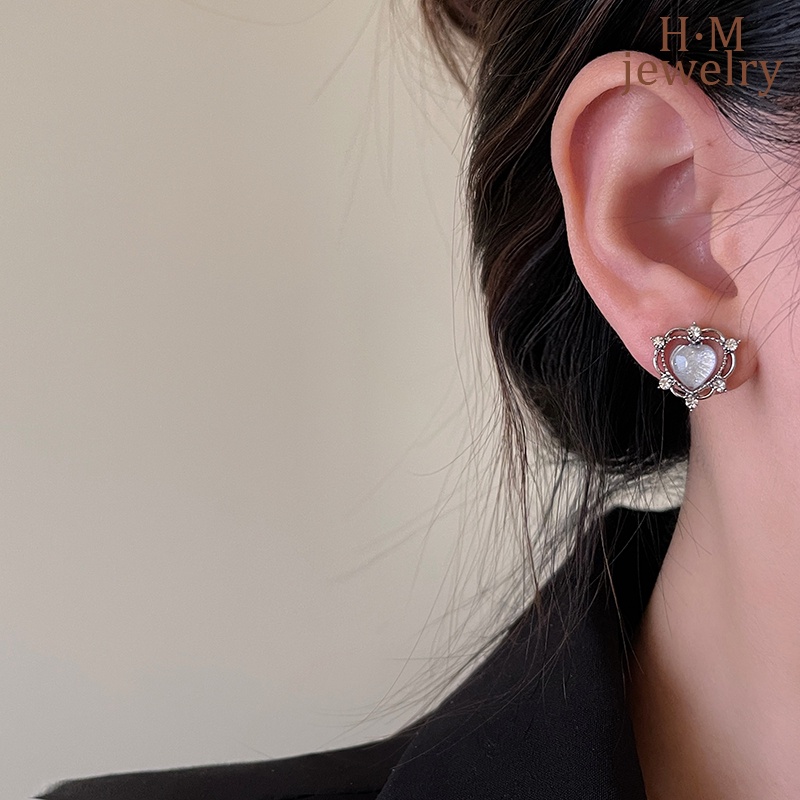 Anting Stud Bentuk Hati Aksen Berlian Imitasi Untuk Musim Gugur Dan Musim Dingin