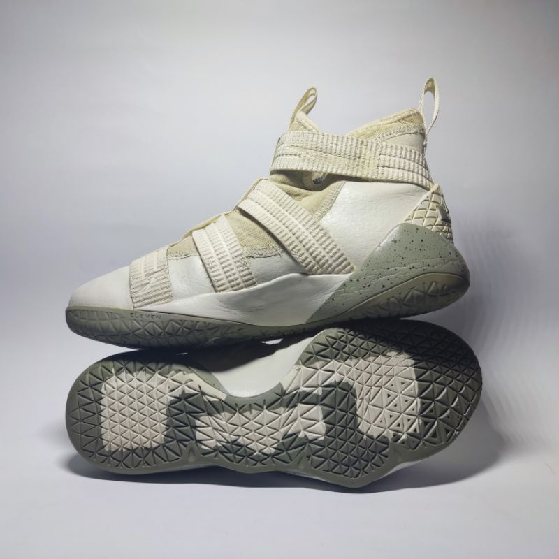 Sepatu basket nike lebron 11 Soldier ori preloved size 42