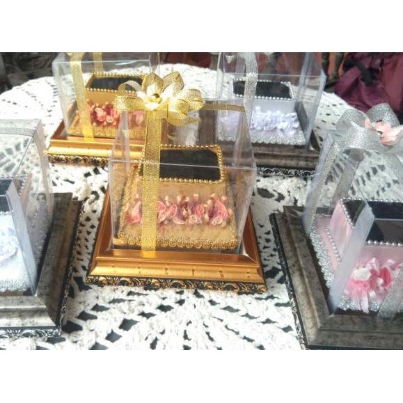 

kotak cincin/ logam mulia