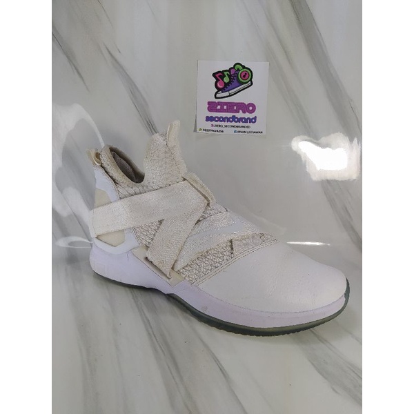 sepatu basket Nike lebron soldier XII