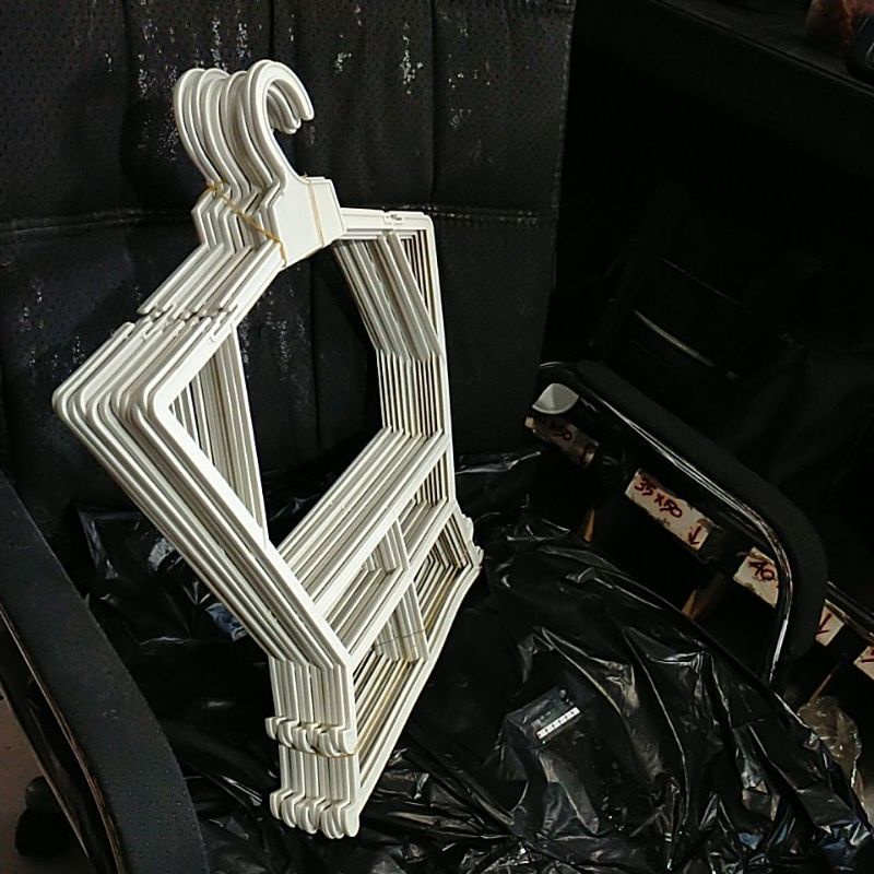 Isi 6 pcs hanger setelan jumbo murah 16 PK