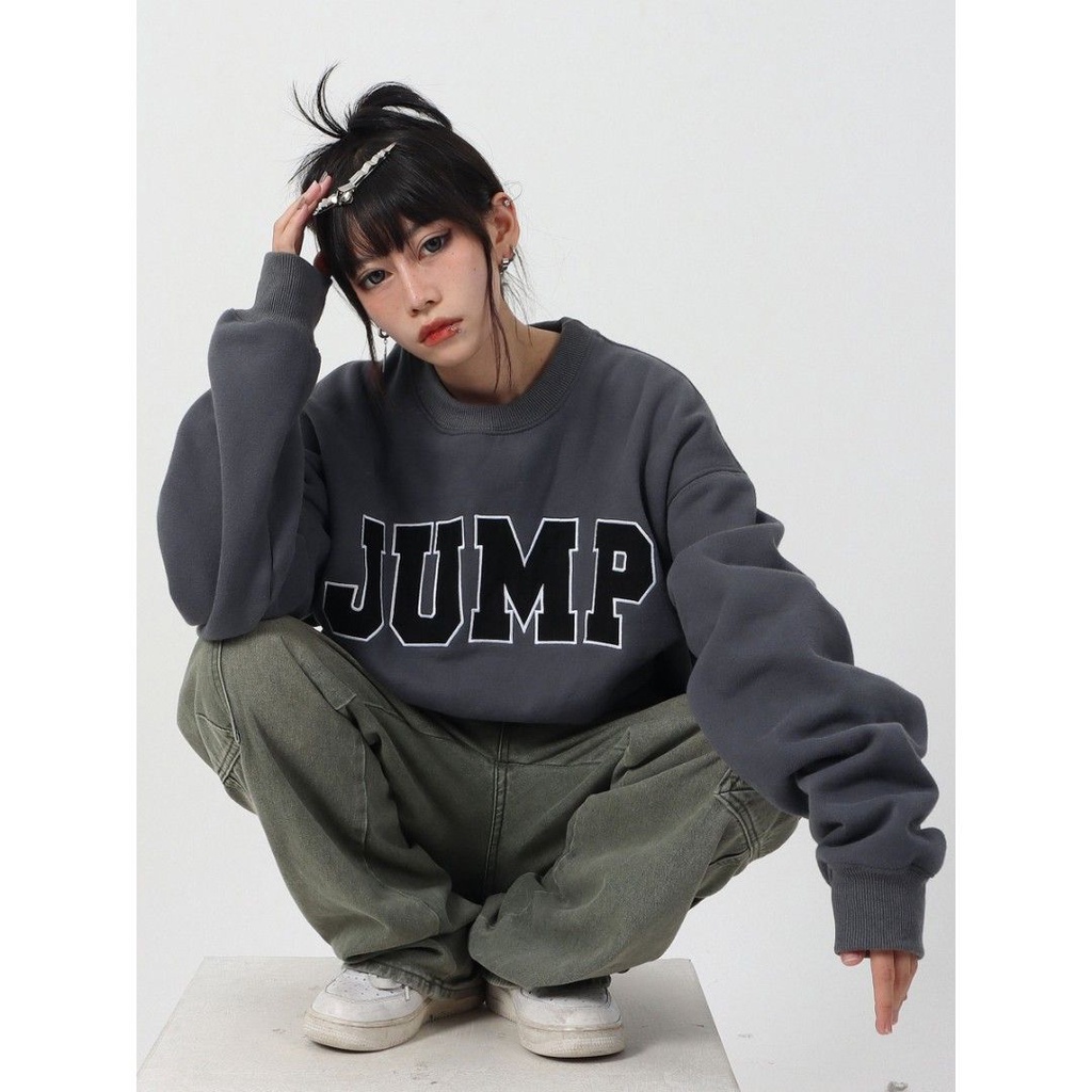 JUMPNEXT Guochao merek American retro suede patch bordir huruf musim dingin plus beludru longgar pasangan sweater leher bulat