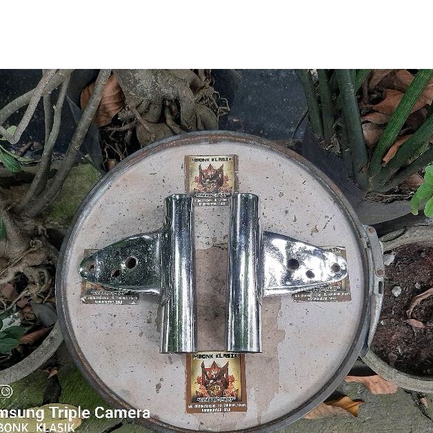 kupingan lampu depan suzuki gp100 gp125 gpr ORIGINAL kupingan lampu suzuki gp100 gp125 kupingan lamp