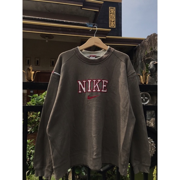 crewneck Nike Spellout mocca brown 90s