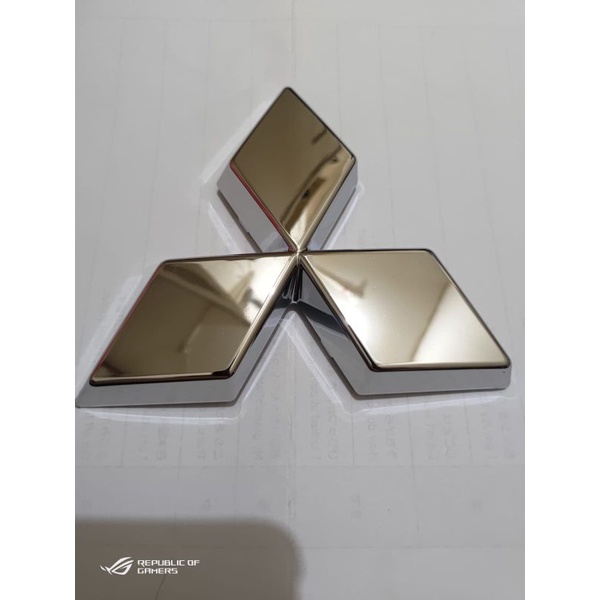 LOGO DEPAN DAN BELAKANG MITSUBISHI XPANDER WARNA CHROME DAN BLACK CHROME