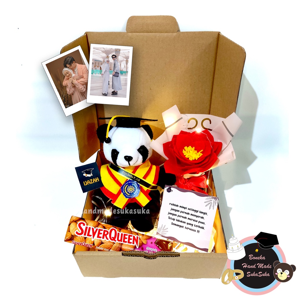 Hampers Wisuda Boneka Beruang Custom Nama dan Foto Ada Buket Bunga Free Kartu Ucapan Coklat 60gr Coc