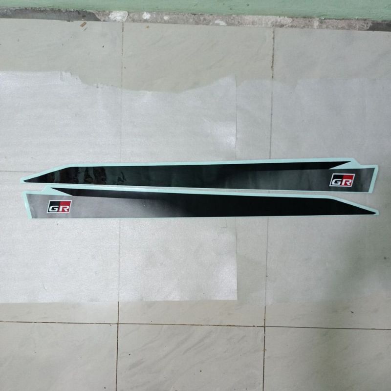 Stiker body samping Toyota Raize GR sport original