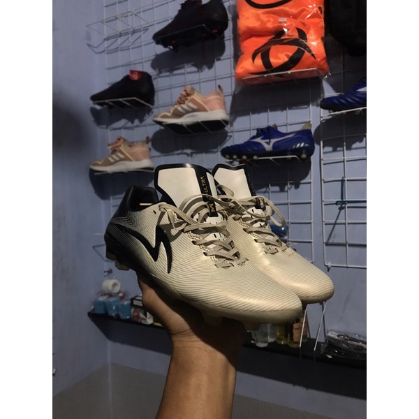 Sepatu Bola Lightspeed Ultra seris Mark Klok