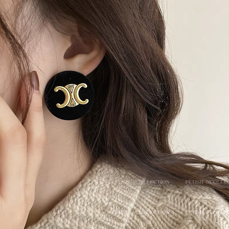 Anting Bentuk Bulat Motif Tulisan Warna Hitam Gaya Retro Untuk Wanita