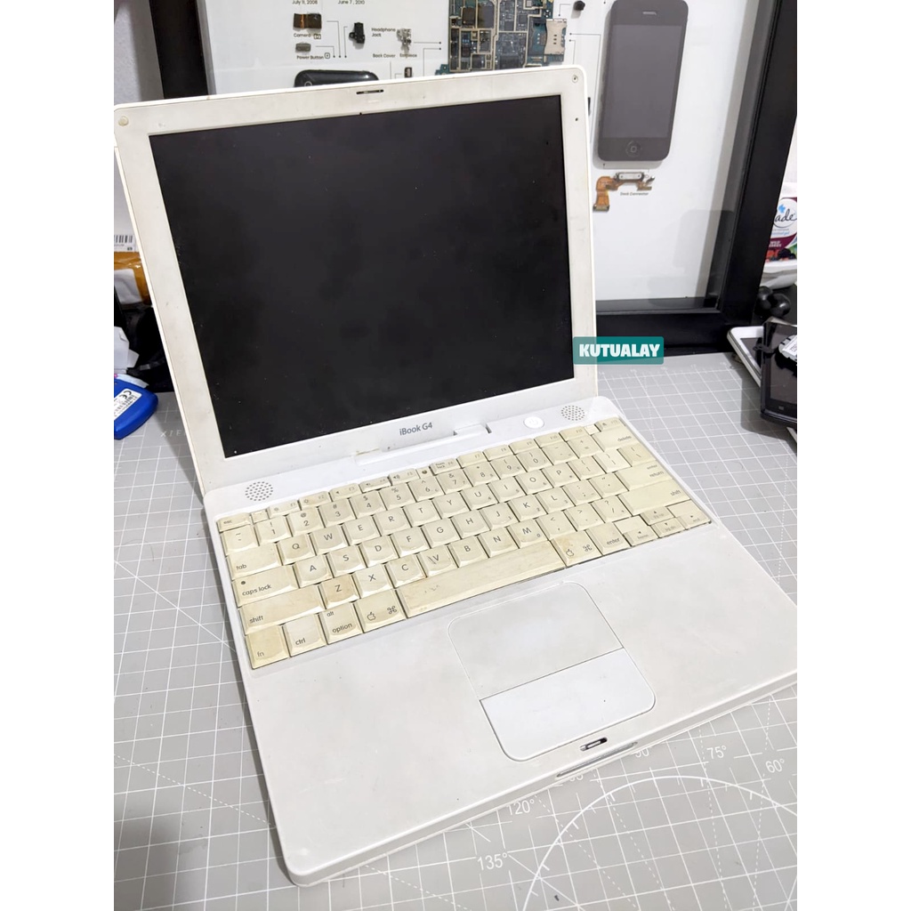 Laptop Jadul iBook G4 Retro Vintage Mesin Normal