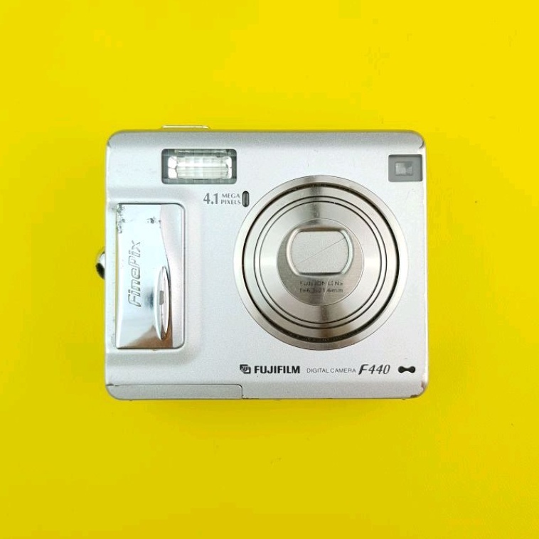 FUJIFILM FINEPIX F440 (digicam/camdig/digital pocket camera)