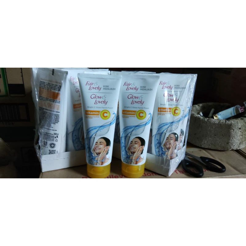 Fair&amp;Lovely facial foam vit C 100g